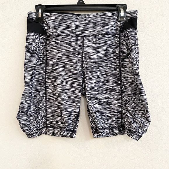 CALVIN KLEIN Performance Workout Yoga M Exercise‎ Black White Quick Dry Shorts - Picture 1 of 8